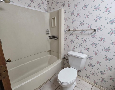 107 Bluebonnet Trail - Photo Thumbnail 10