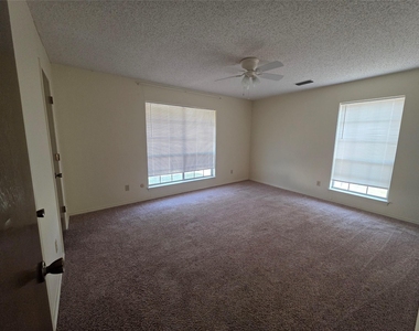 107 Bluebonnet Trail - Photo Thumbnail 5