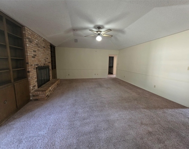 107 Bluebonnet Trail - Photo Thumbnail 2