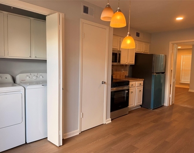 10650 Steppington Drive - Photo Thumbnail 6