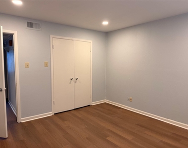 10650 Steppington Drive - Photo Thumbnail 8