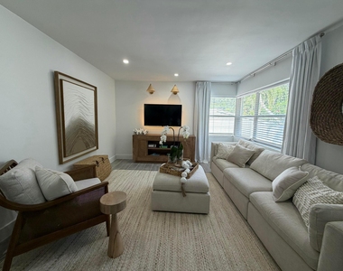 829 Macy Street - Photo Thumbnail 5
