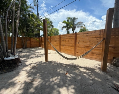 829 Macy Street - Photo Thumbnail 19