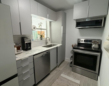 829 Macy Street - Photo Thumbnail 6