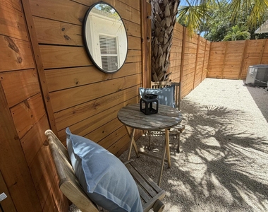 829 Macy Street - Photo Thumbnail 18