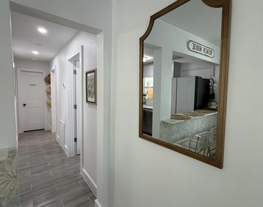 829 Macy Street - Photo Thumbnail 9