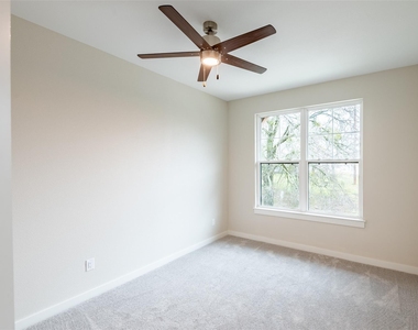 110 Clark Lane - Photo Thumbnail 10