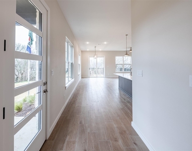 110 Clark Lane - Photo Thumbnail 3