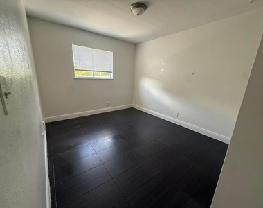 37 Sw 14th Street - Photo Thumbnail 21