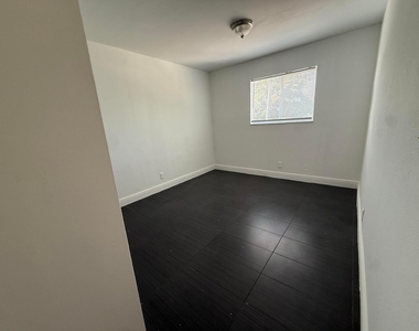 37 Sw 14th Street - Photo Thumbnail 10