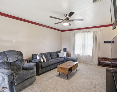 1813 Arkansas Street - Photo Thumbnail 5