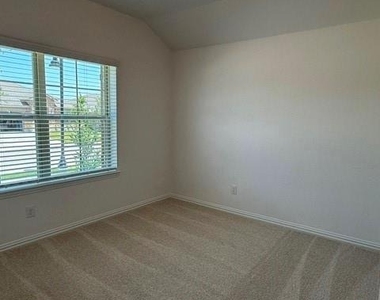 4000 Malachite Drive - Photo Thumbnail 9