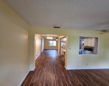 7195 Nw 9th Court - Photo Thumbnail 5
