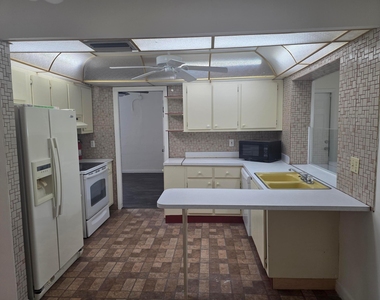 7195 Nw 9th Court - Photo Thumbnail 13