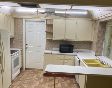 7195 Nw 9th Court - Photo Thumbnail 11
