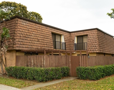 2815 28th Lane - Photo Thumbnail 1