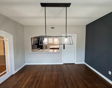 2565 Shirley Avenue - Photo Thumbnail 3