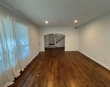 2565 Shirley Avenue - Photo Thumbnail 2