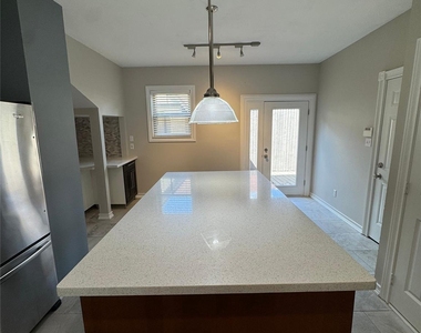 2565 Shirley Avenue - Photo Thumbnail 8