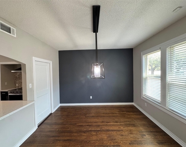 2565 Shirley Avenue - Photo Thumbnail 4
