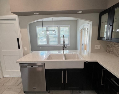 2565 Shirley Avenue - Photo Thumbnail 6