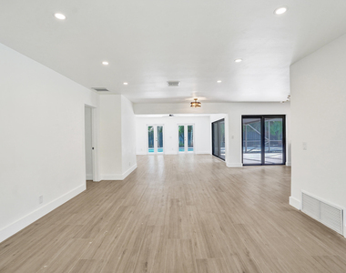 1250 Sw 4th Street - Photo Thumbnail 8