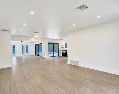 1250 Sw 4th Street - Photo Thumbnail 6
