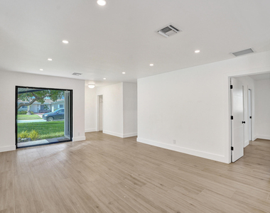 1250 Sw 4th Street - Photo Thumbnail 9