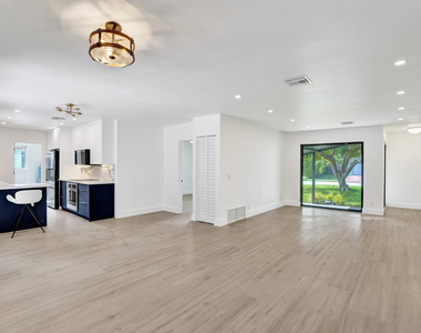 1250 Sw 4th Street - Photo Thumbnail 15
