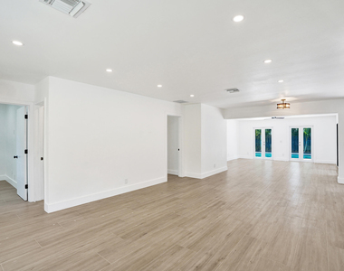 1250 Sw 4th Street - Photo Thumbnail 7