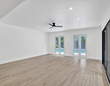 1250 Sw 4th Street - Photo Thumbnail 11