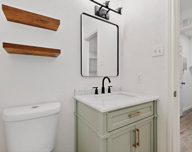 925 Cedar Terrace - Photo Thumbnail 12