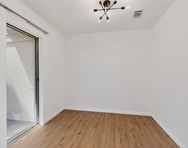 925 Cedar Terrace - Photo Thumbnail 10