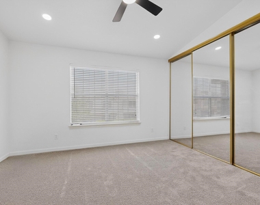 925 Cedar Terrace - Photo Thumbnail 19