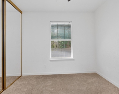 925 Cedar Terrace - Photo Thumbnail 17