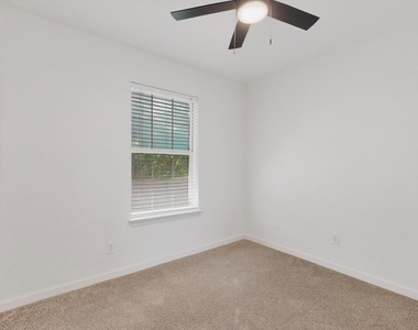 925 Cedar Terrace - Photo Thumbnail 13