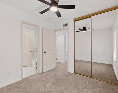 925 Cedar Terrace - Photo Thumbnail 7