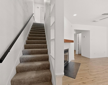 925 Cedar Terrace - Photo Thumbnail 2