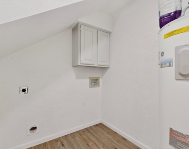 925 Cedar Terrace - Photo Thumbnail 21