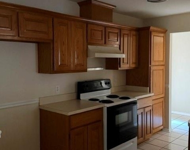1511 Sunflower Lane - Photo Thumbnail 2