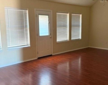 1511 Sunflower Lane - Photo Thumbnail 5