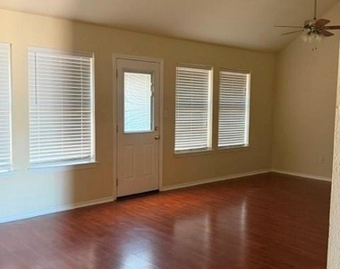 1511 Sunflower Lane - Photo Thumbnail 6