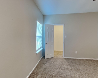 2839 Park Place Drive - Photo Thumbnail 9