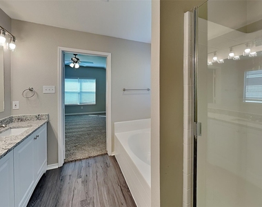 2839 Park Place Drive - Photo Thumbnail 7