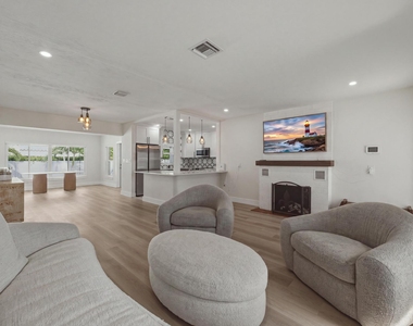 801 Ne 19th Terrace - Photo Thumbnail 9