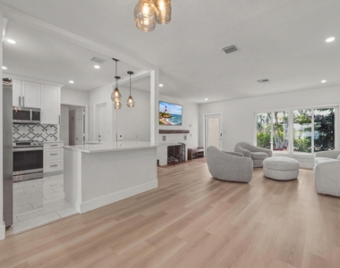 801 Ne 19th Terrace - Photo Thumbnail 11
