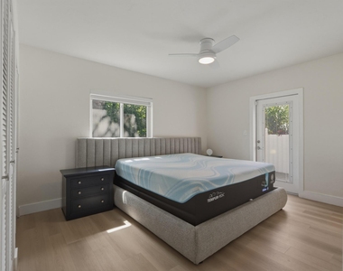 801 Ne 19th Terrace - Photo Thumbnail 18