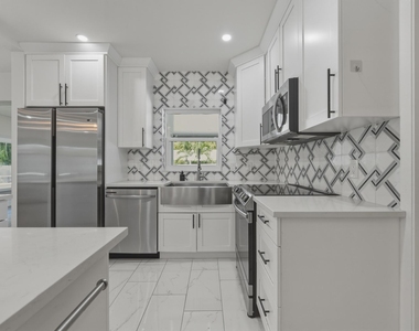 801 Ne 19th Terrace - Photo Thumbnail 14
