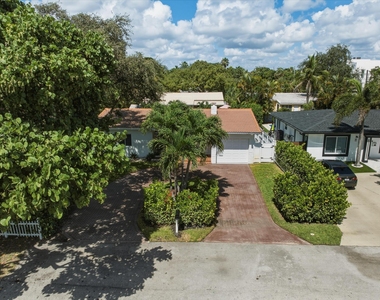 801 Ne 19th Terrace - Photo Thumbnail 2
