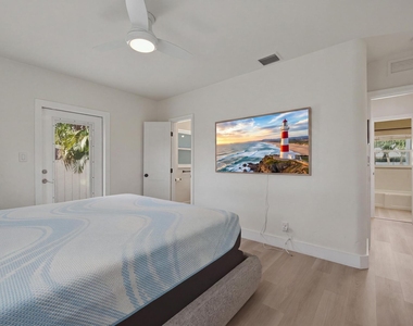 801 Ne 19th Terrace - Photo Thumbnail 19